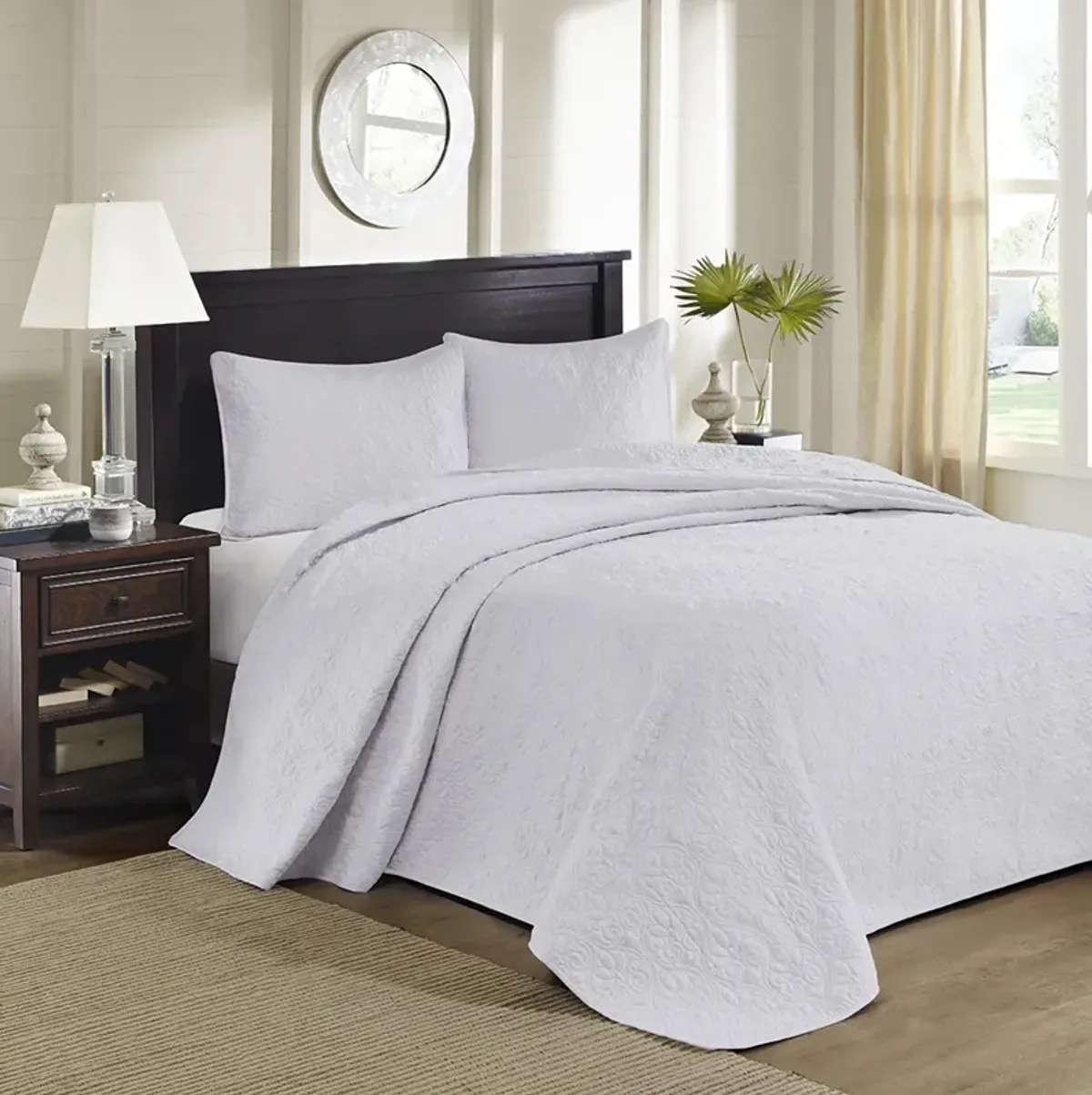 Madison Park Quebec White Reversible Bedspread Set