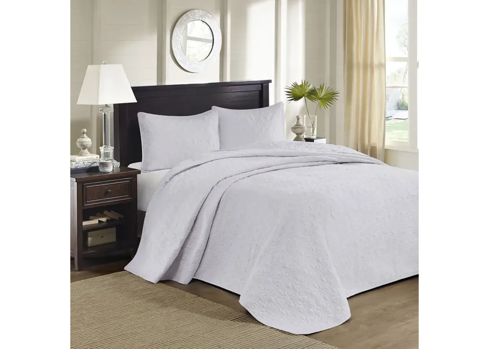 Madison Park Quebec White Reversible Bedspread Set