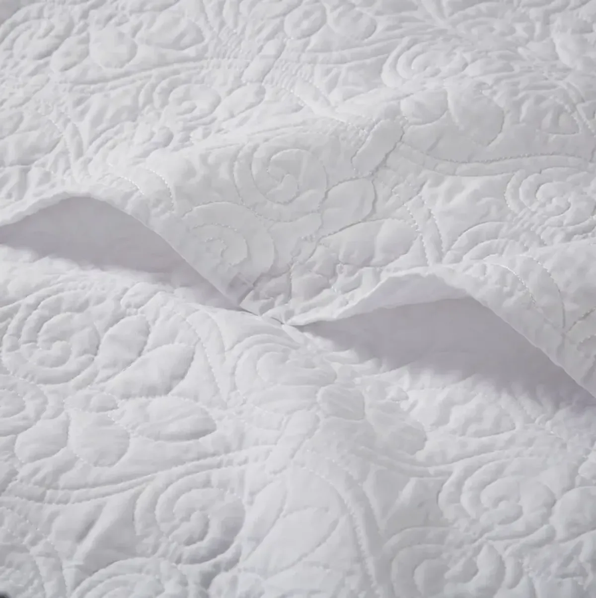 Madison Park Quebec White Oversized Quilted Throw