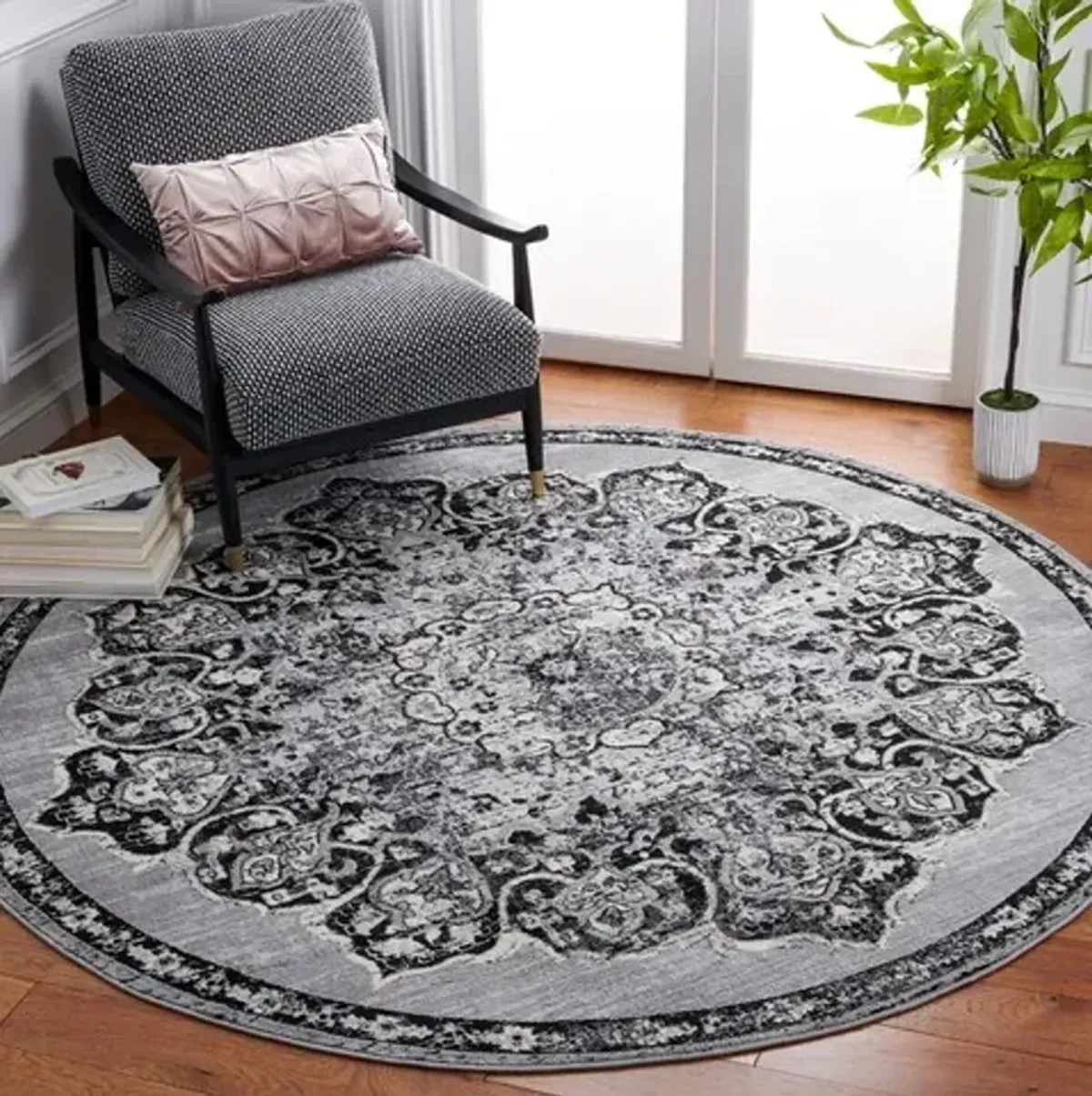 Brentwood 802 Grey / Black 6'-7" X 6'-7" Round Round Powerloomed Rug