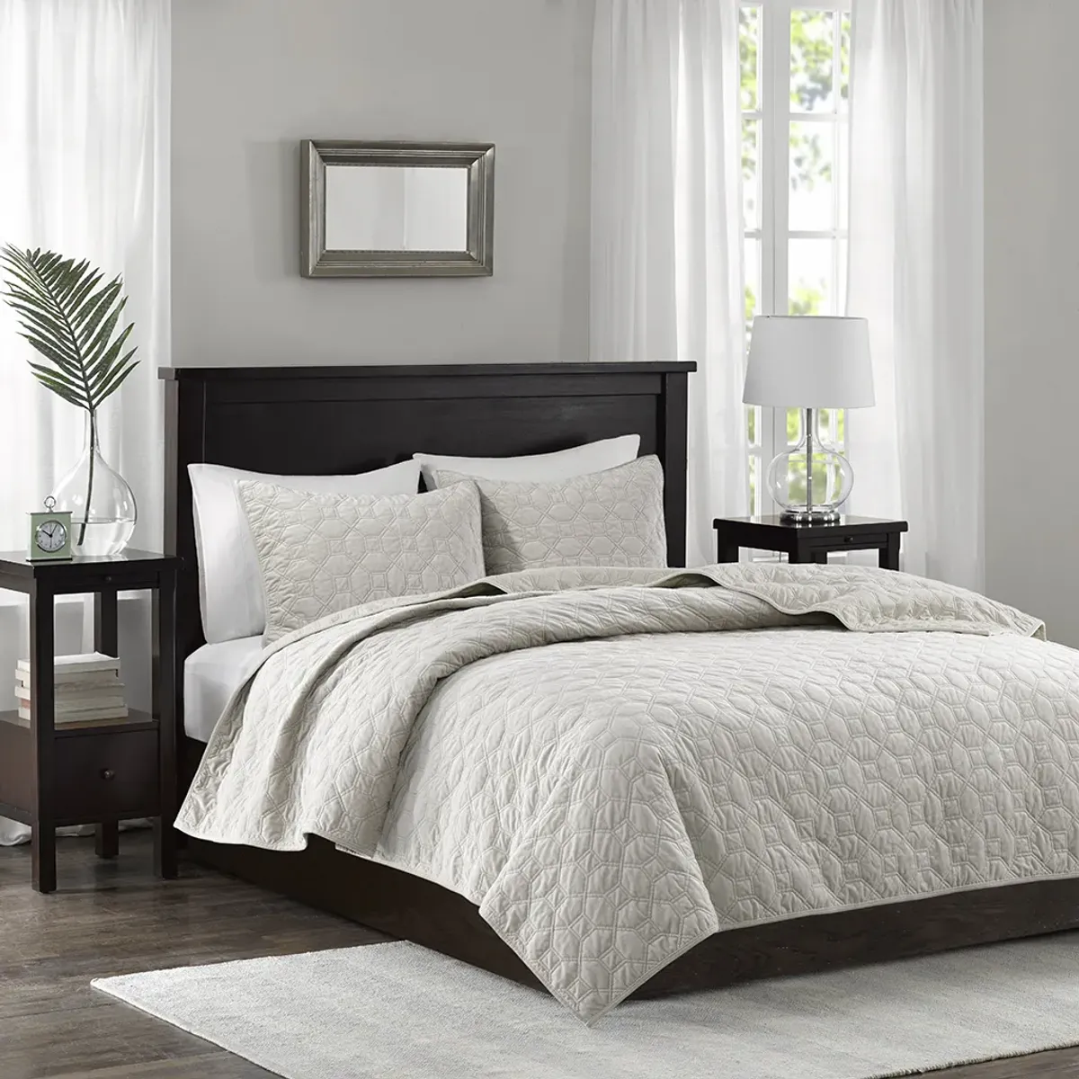 Madison Park Harper Ivory 3 Piece Velvet Quilt Set