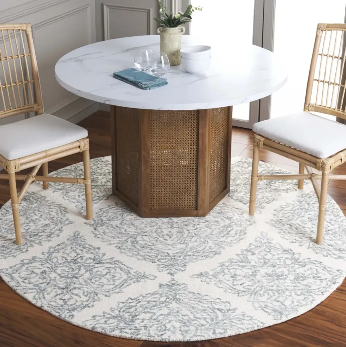 MARTHA STEWART Hand Tufted 6' x 6' Round area rug