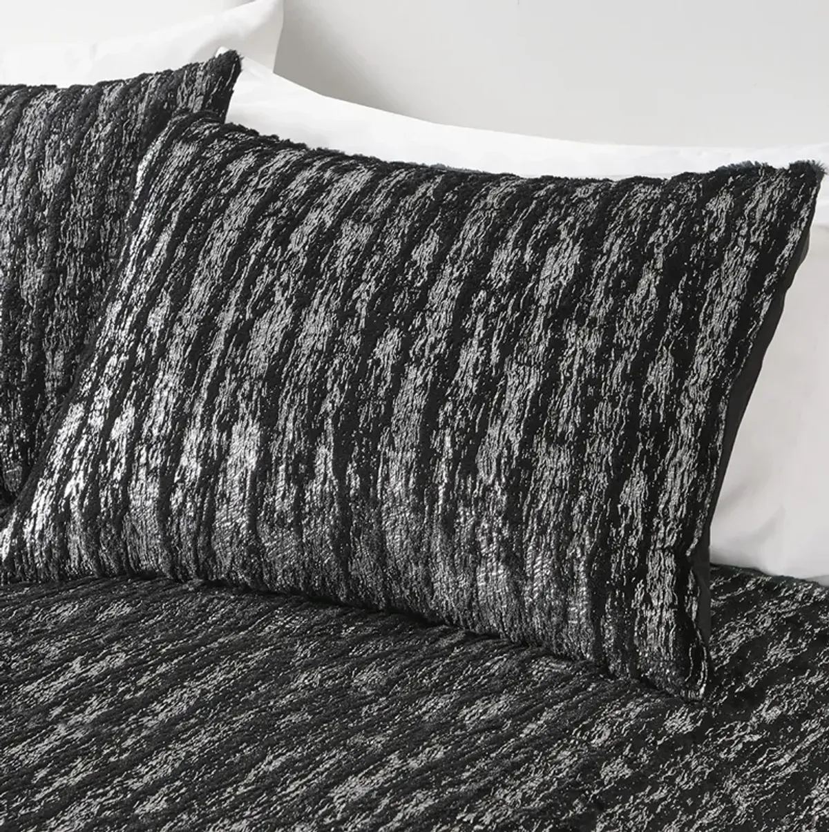 Intelligent Design Naomi Black/Silver Metallic Print Faux Fur Duvet Cover Set