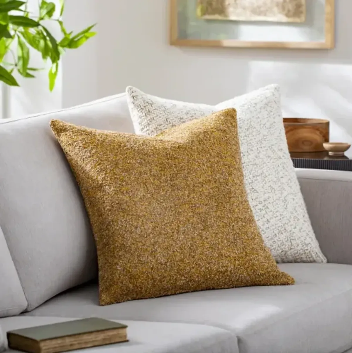 Saanvi SNV-003 18"L x 18"W Accent Pillow