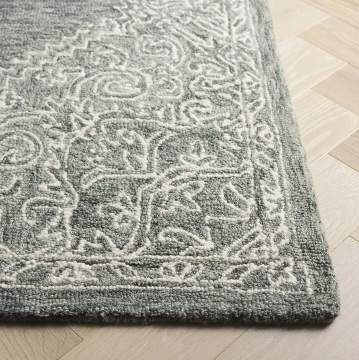 METRO 381 GREEN  2'-3' x 8' Runner Rug