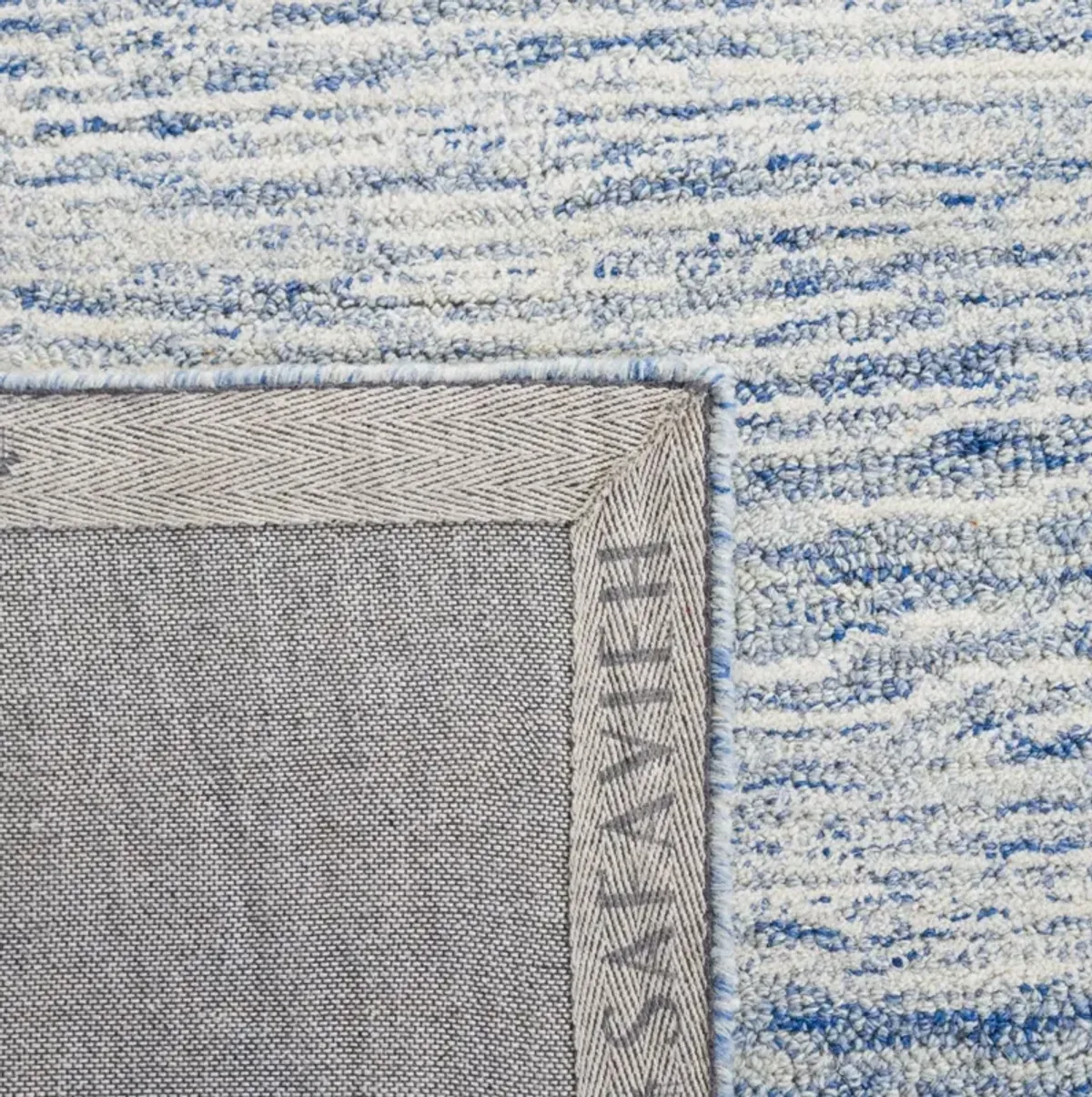 METRO 995 BLUE  2'-3' x 4'  Accent Rug