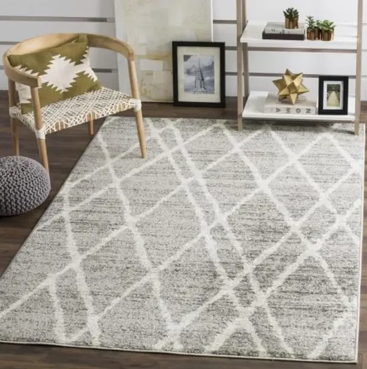 Adirondack Contemporary Ivory / Silver 2'-6" X 4' Powerloomed Rug