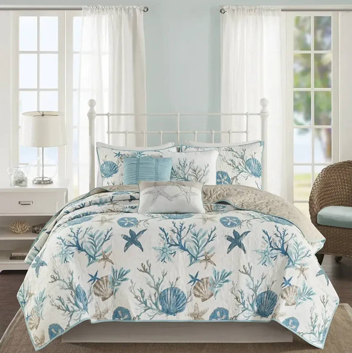 Madison Park Pebble Beach Aqua 6 Piece Cotton Sateen Quilt Set with Throw Pillows