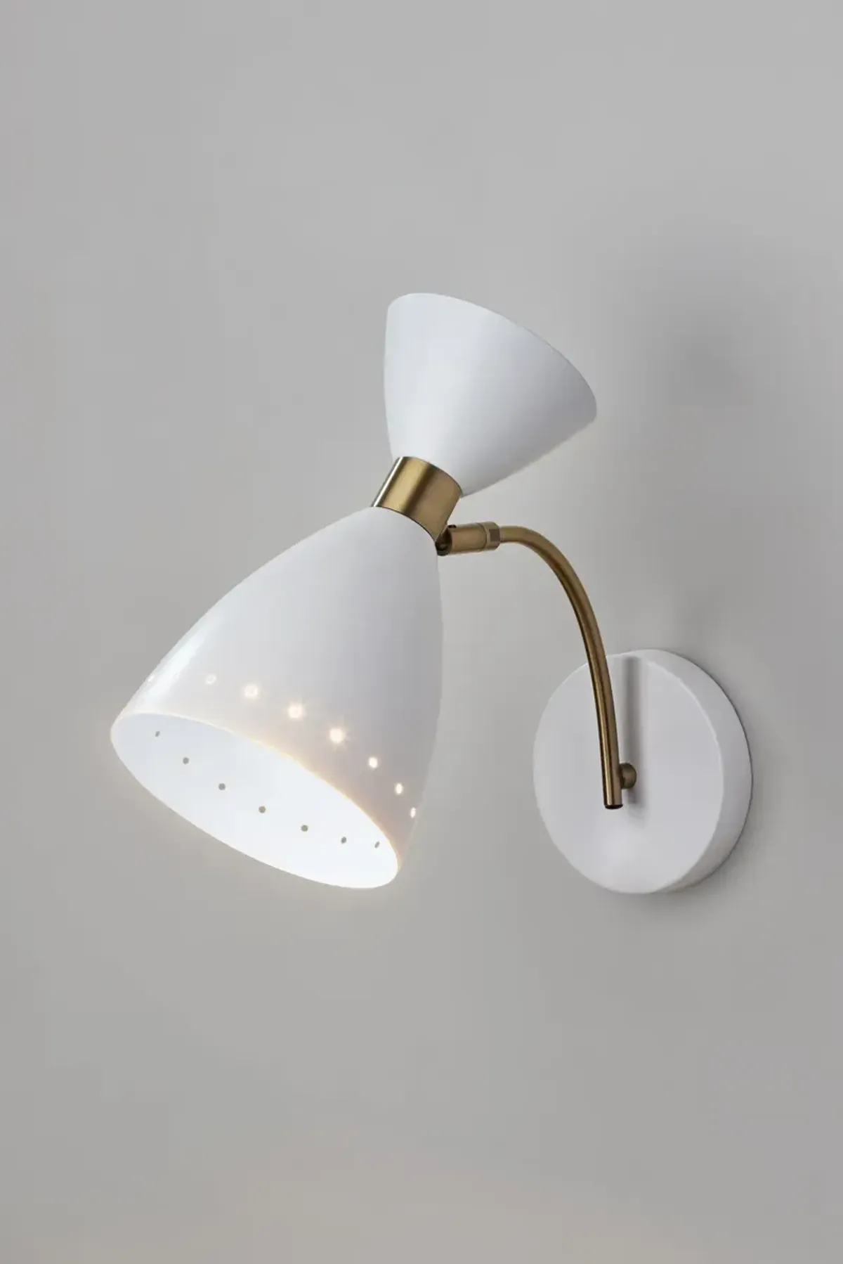 Oscar Wall Light