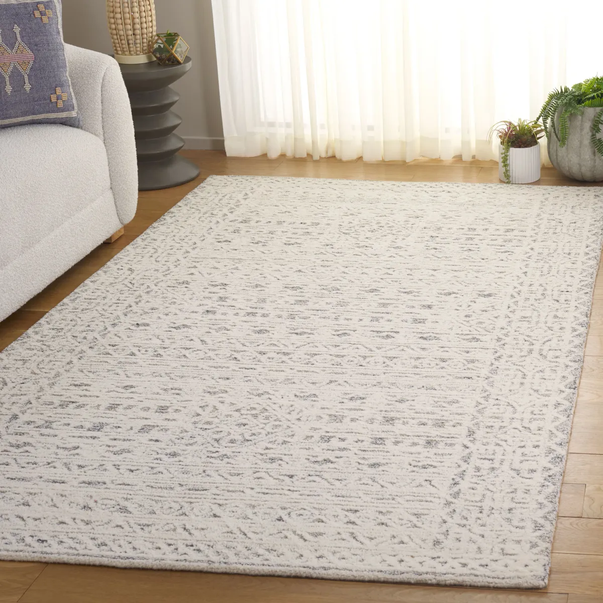 EBONY Hand Tufted 3' x 5' area rug