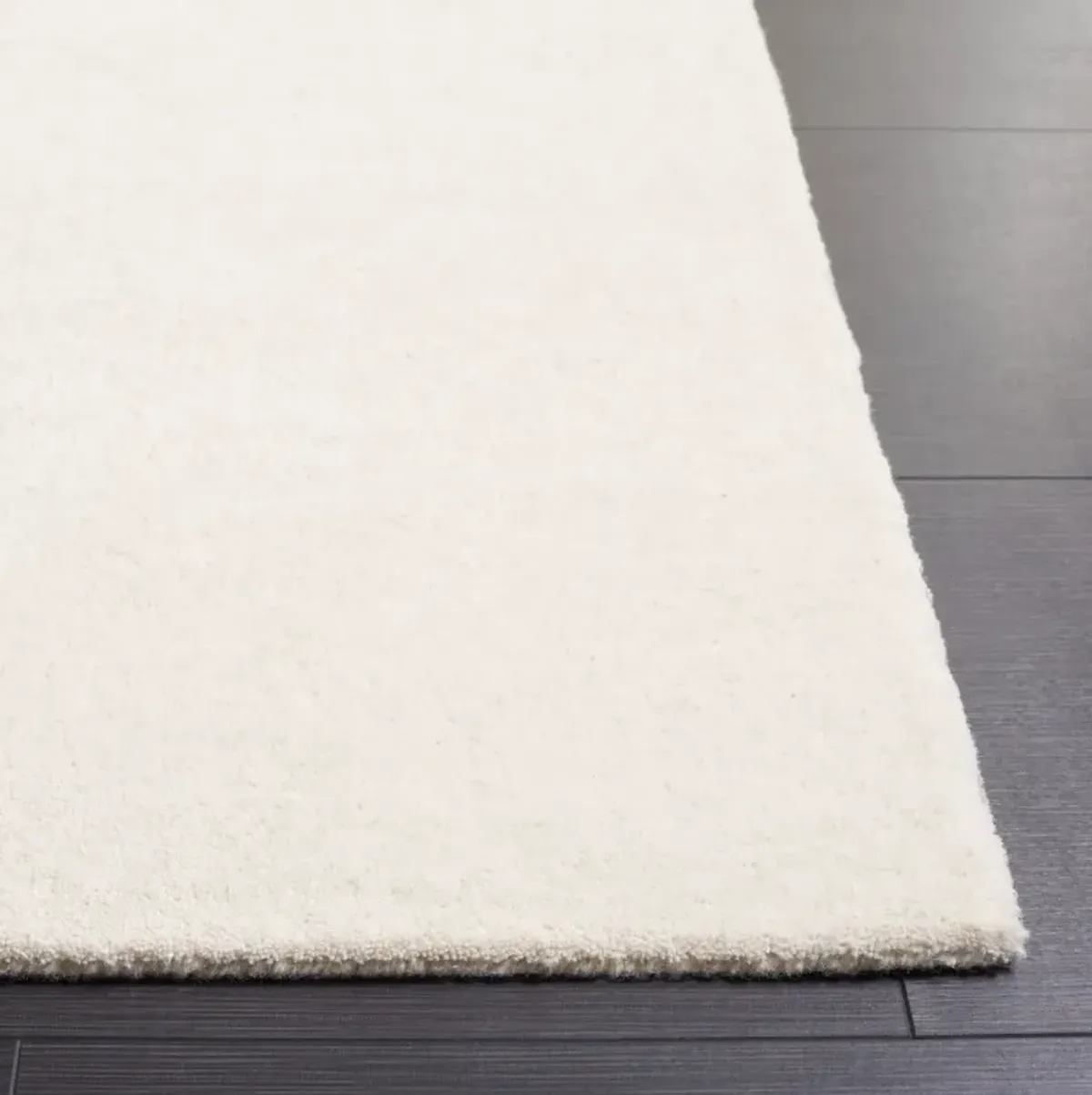 SOHO 627 BEIGE  2'-3' x 8' Runner Rug