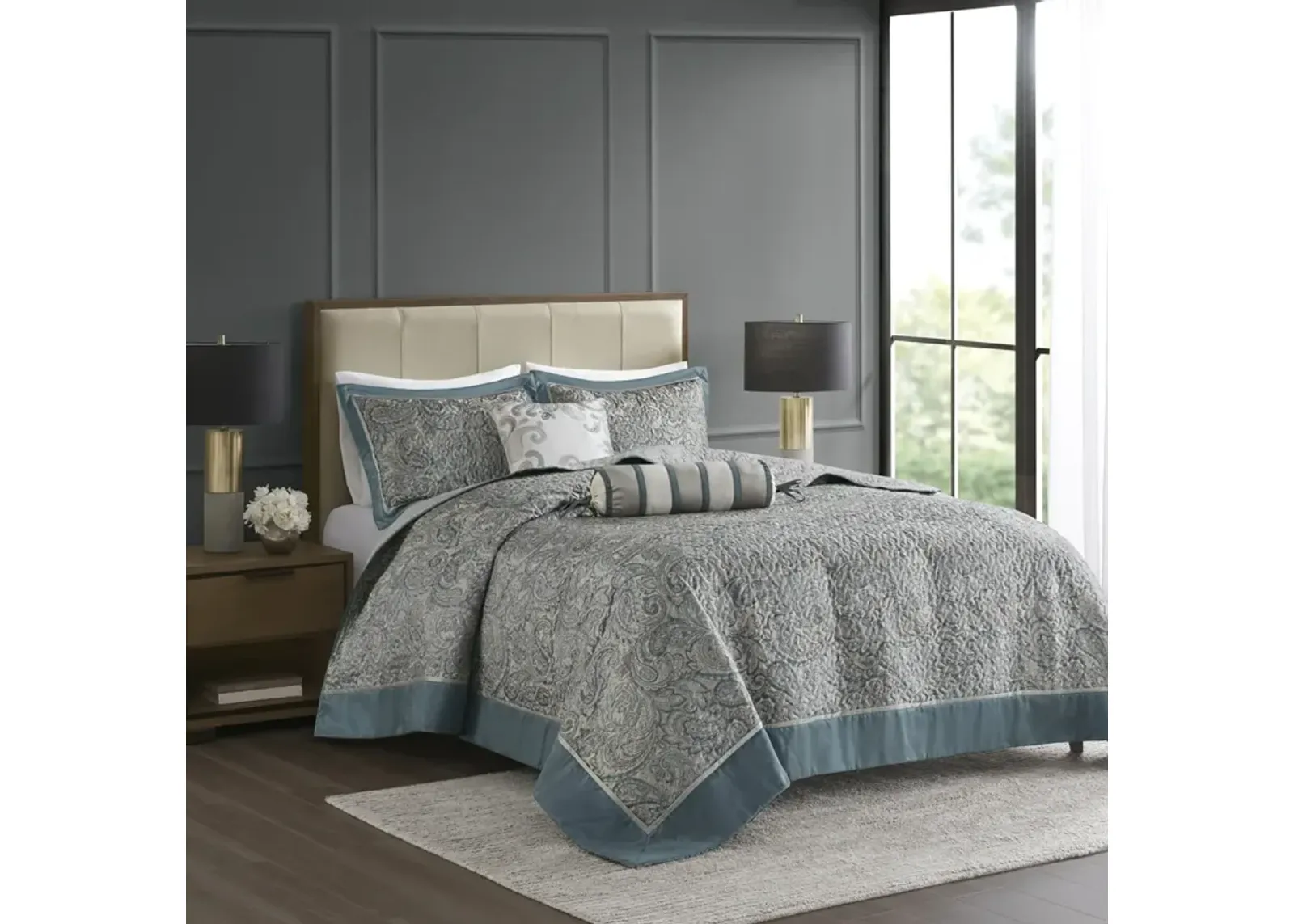 Aubrey 5 Piece Jacquard Bedspread Set with Throw Pillows