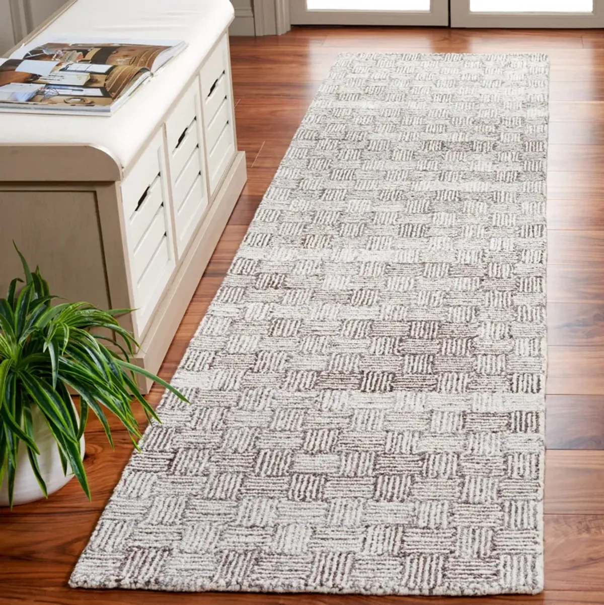 MICRO-LOOP Hand Tufted 2'-3' x 9' runner