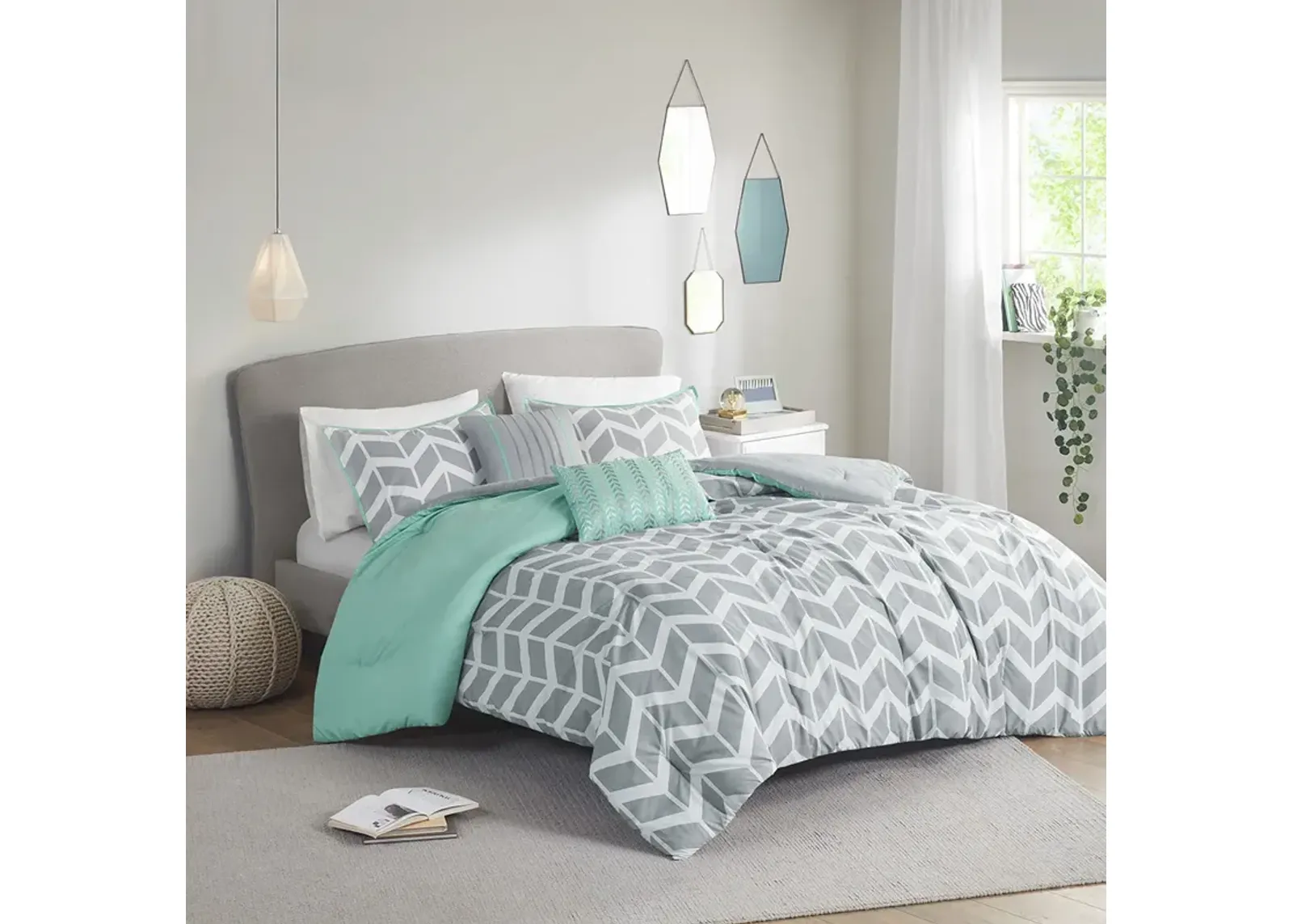 Intelligent Design Nadia Aqua Comforter Set