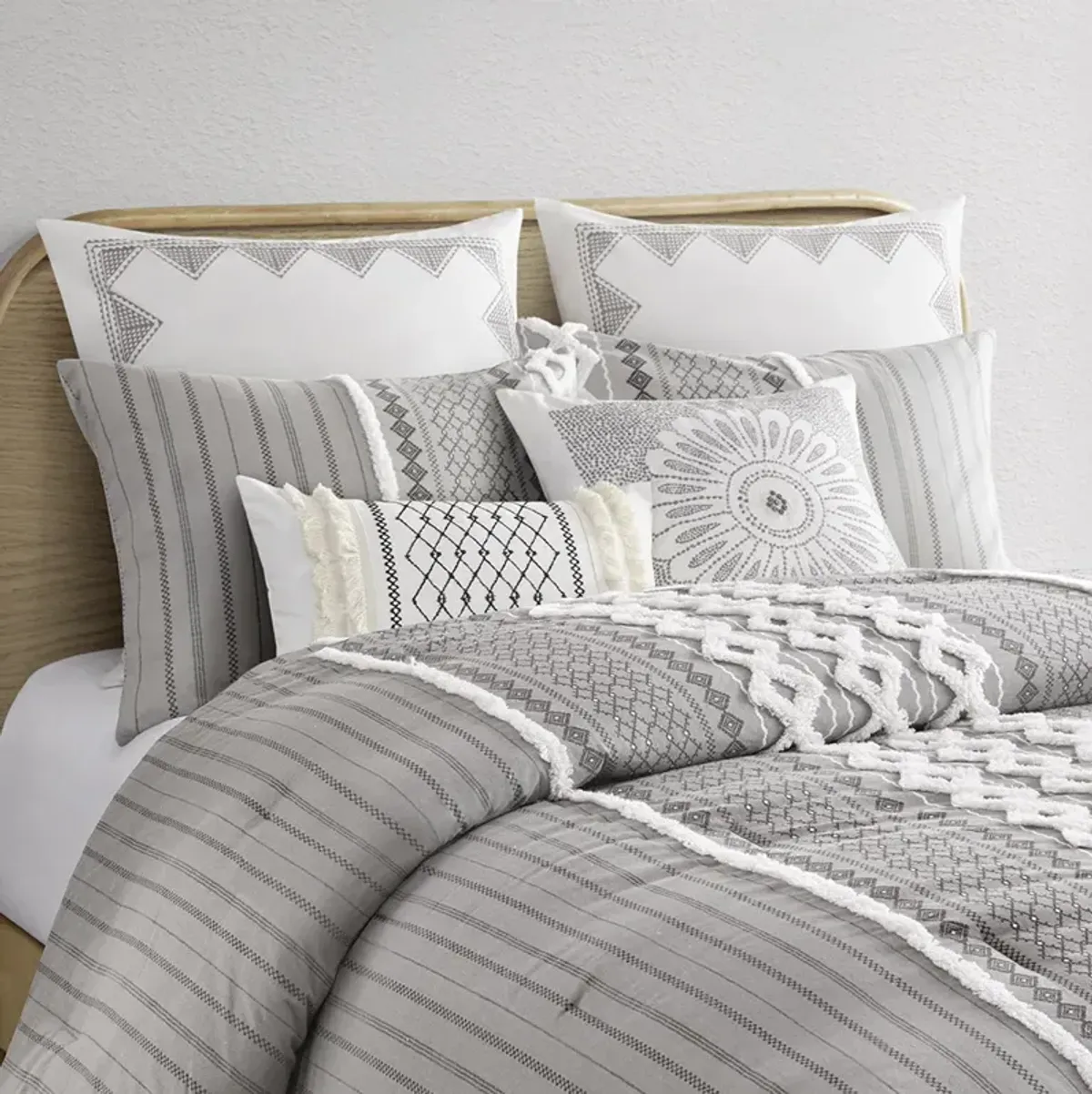 INK+IVY Imani Gray Cotton Printed Comforter Set with Chenille