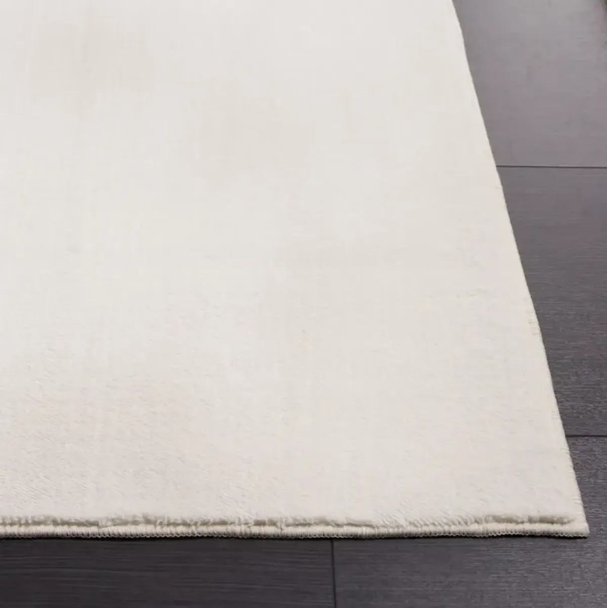 LOFT 315 IVORY 2'-3' x 5' Accent Rug