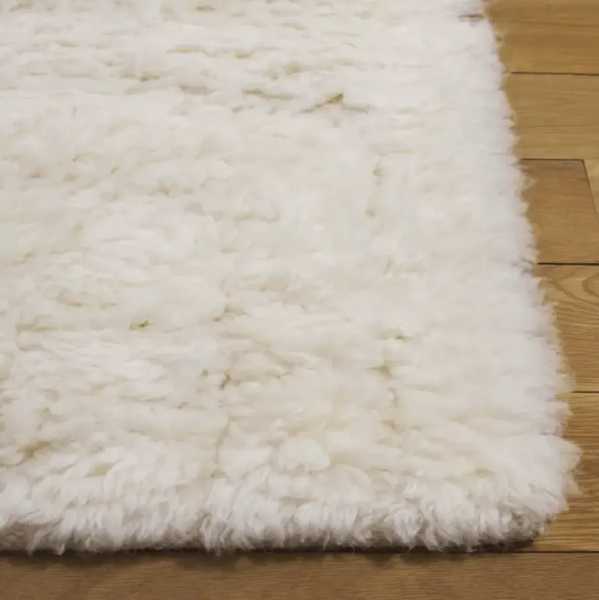 MANHATTAN 651 IVORY 2'-3' x 8' Runner Rug