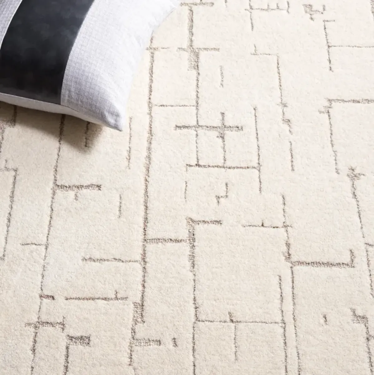 EBONY Hand Tufted 3' x 5' area rug