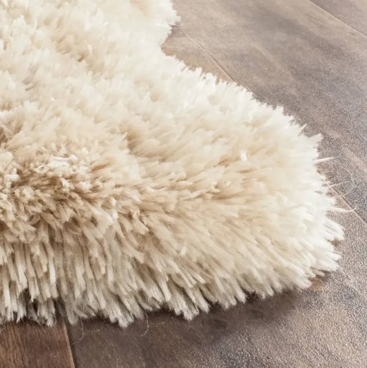 ARCTIC SHAG Beige 2'-6' X 4' Accent Rug