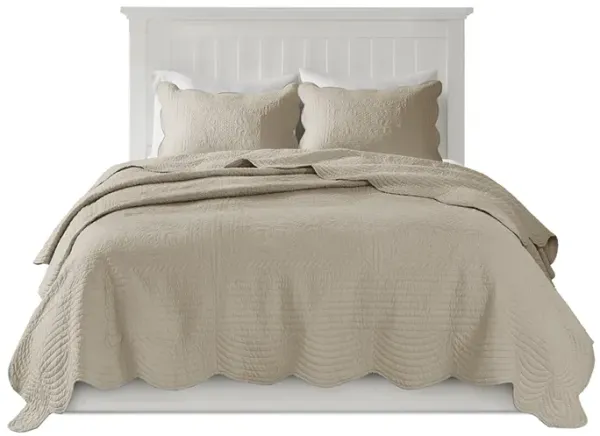 3 Piece Reversible Scalloped Edge Quilt Set