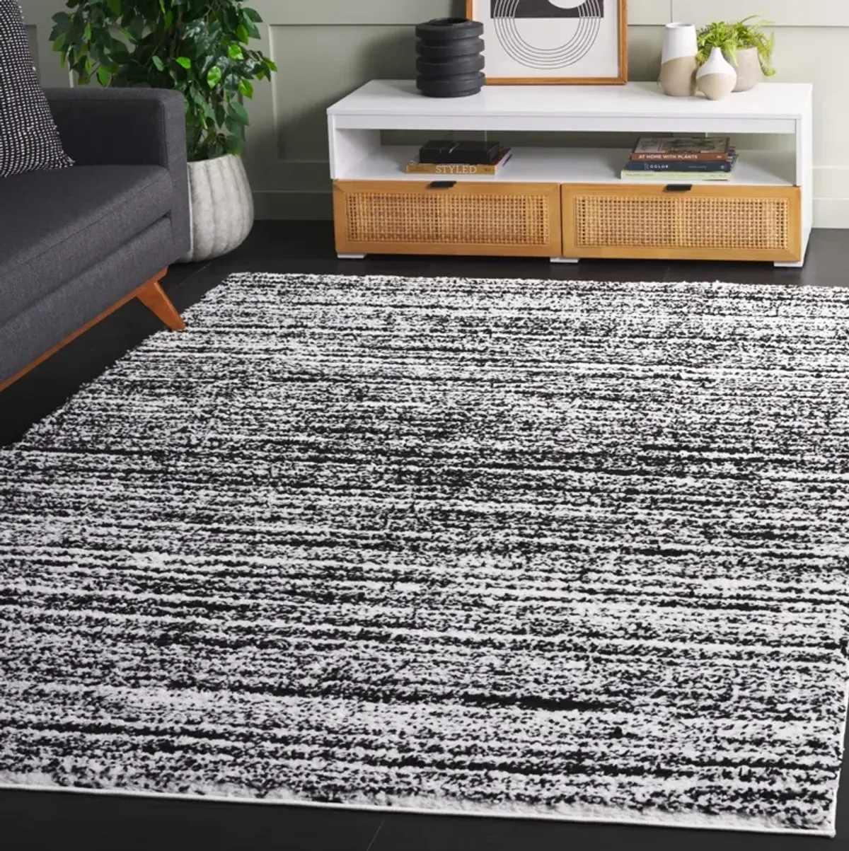 RUMI SHAG 110 BLACK  5'-3' x 7'-6' Medium Rectangle Rug