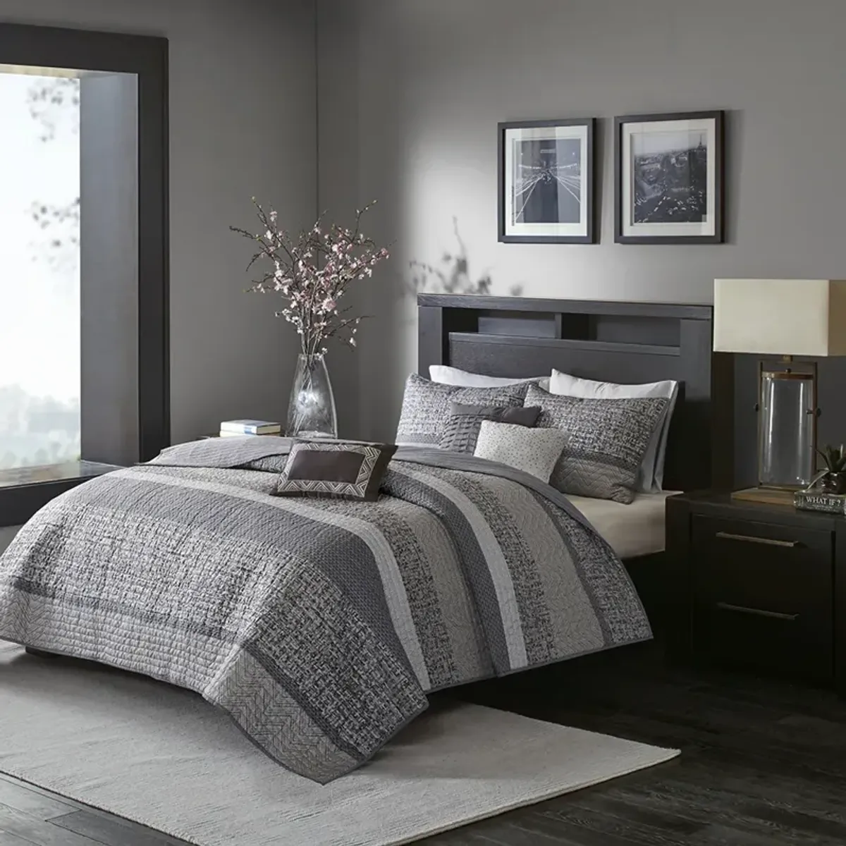 Madison Park Rhapsody Grey/Taupe 6 Piece Reversible Jacquard Quilt Set with Throw Pillows