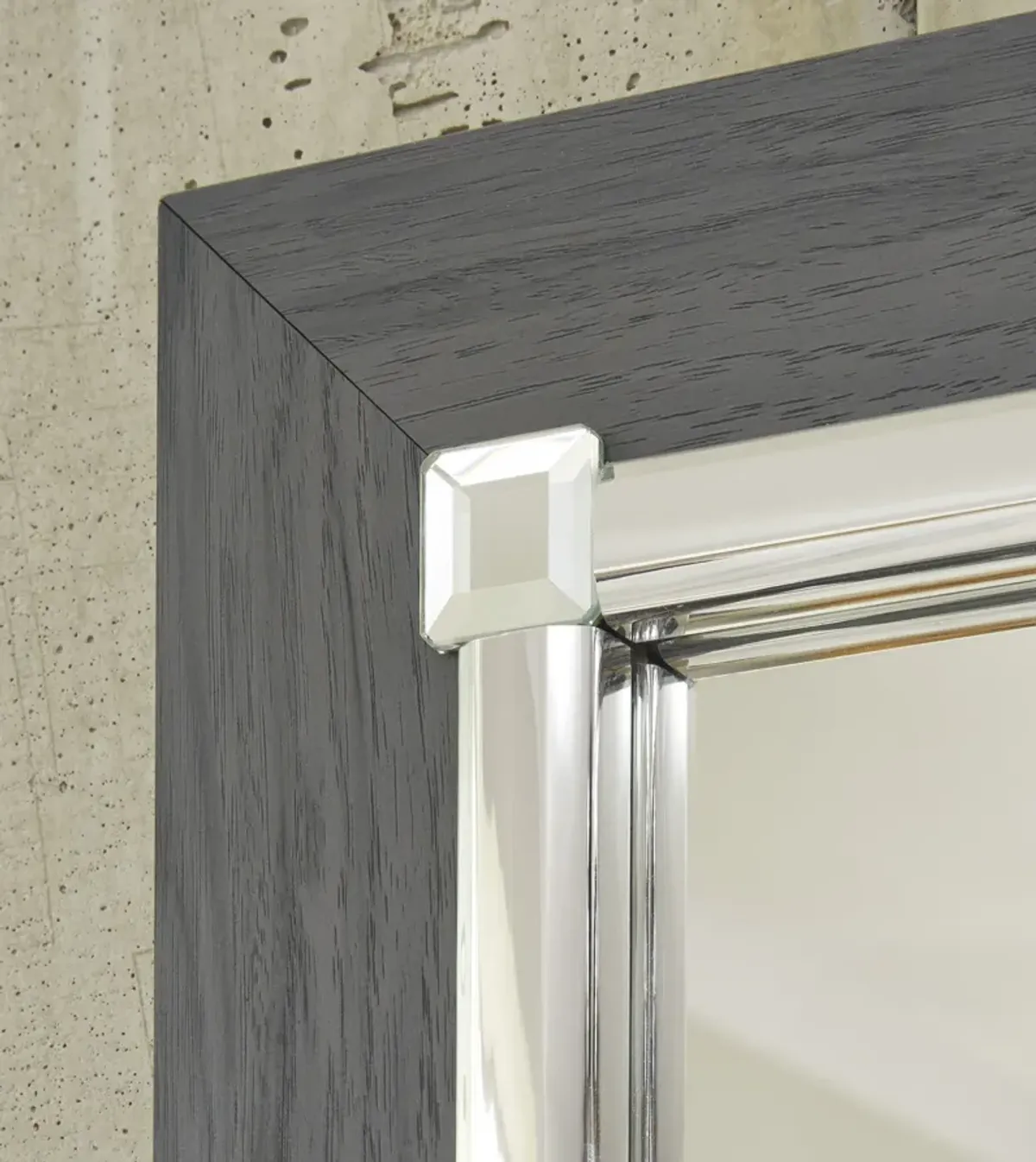 Signature Design by AshleyÂ® Lodanna Gray Bedroom Mirror