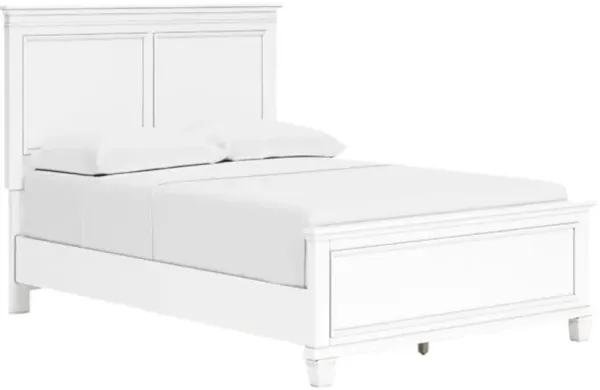 Signature Design by AshleyÂ® Fortman White Full Panel Bed