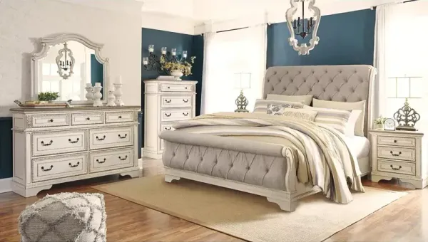 Signature Design by AshleyÂ® Realyn 4-Piece Chipped White King Sleigh Bedroom Set