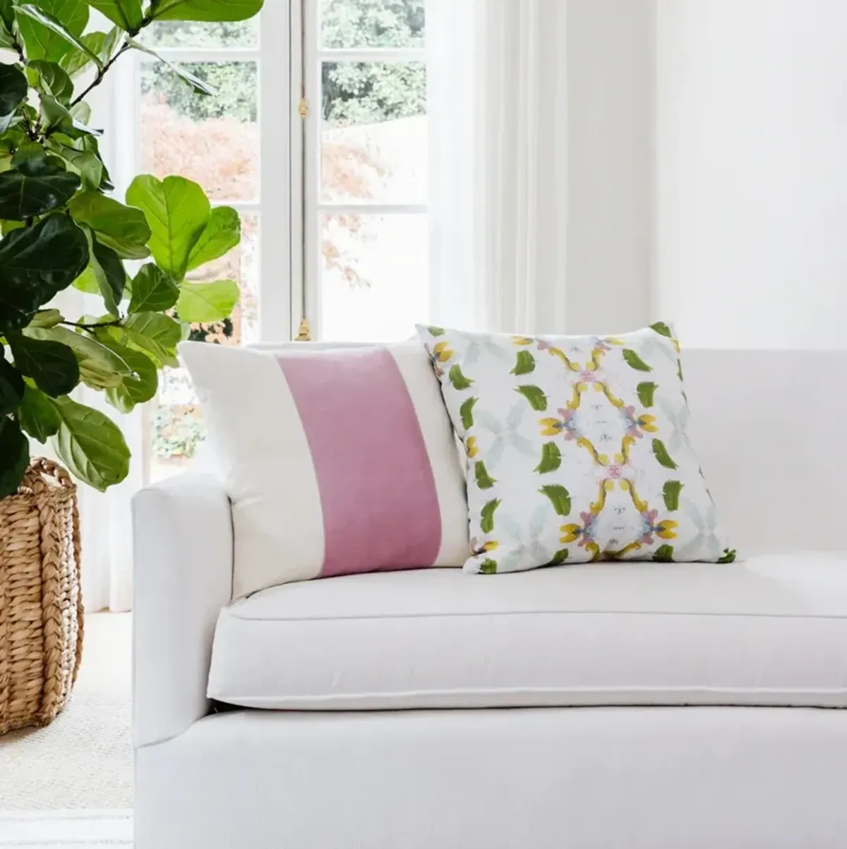Laura Park Designs Dogwood Green/White 14" x 20" Pillow