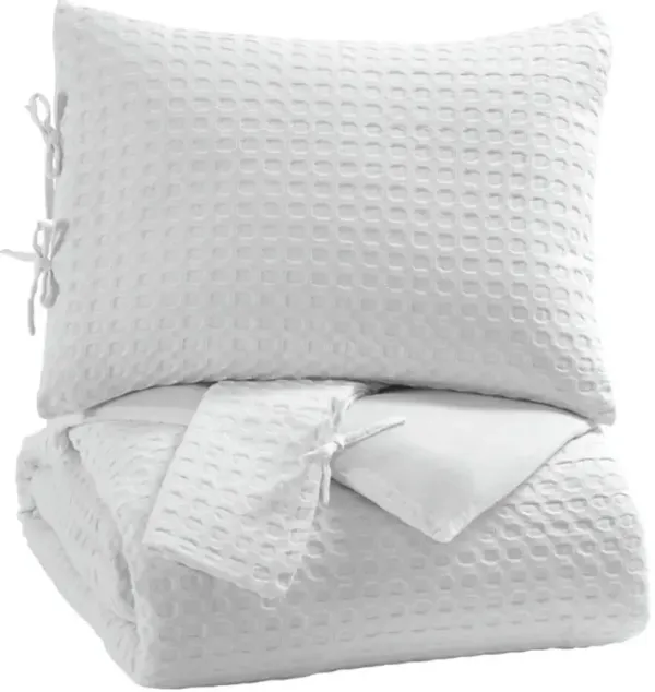 Signature Design by AshleyÂ® Maurilio 3-Piece White Queen Comforter Set