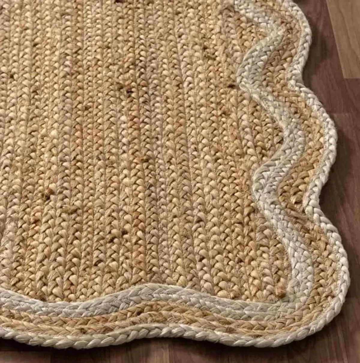 LR Home Scallop Natural/Ivory 5'x8' Area Rug