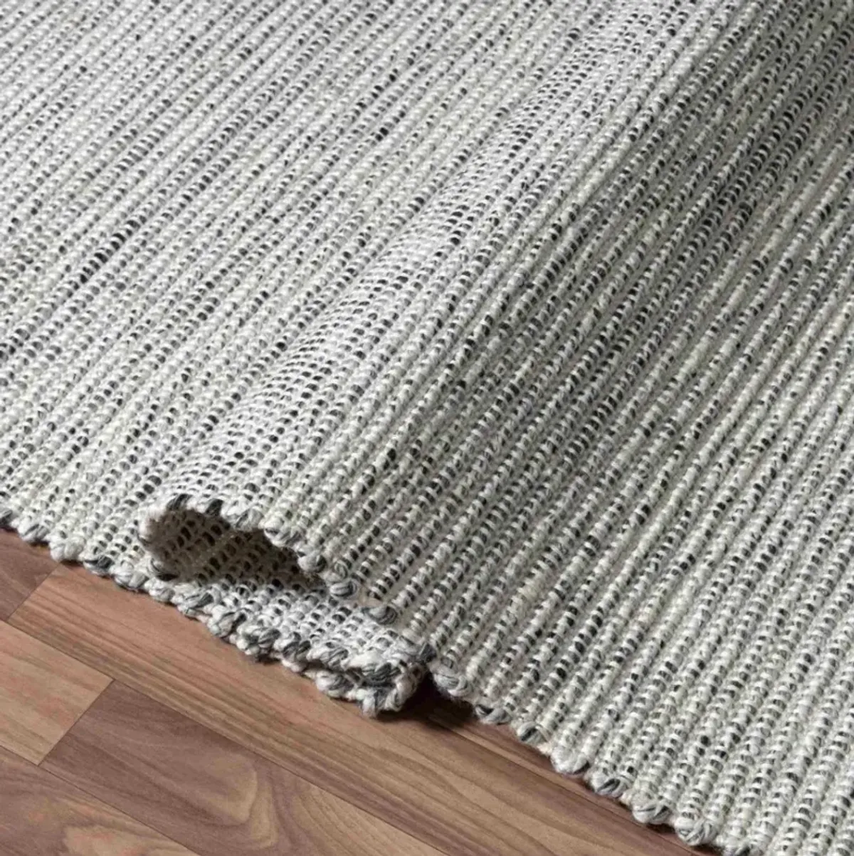 LR Home Solace Ivory/Silver 9'x12' Area Rug