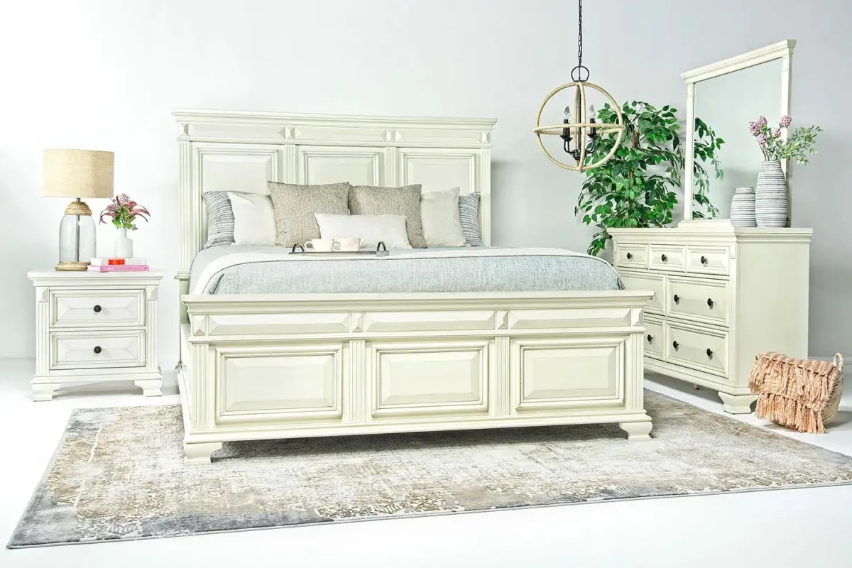 Calloway Panel Bed in White, Queen