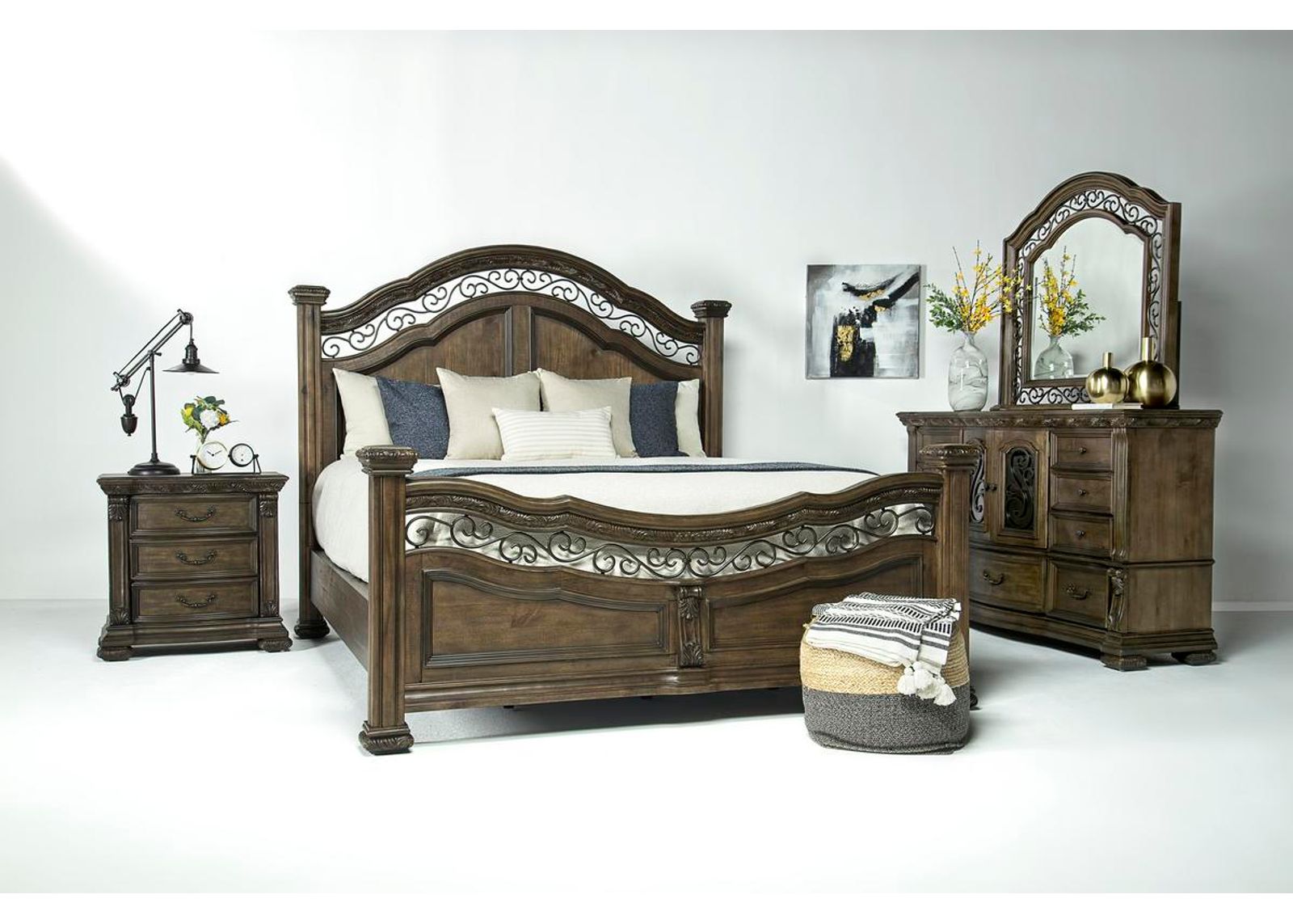 Durango Panel Bed, Dresser & Mirror in Willadeene, CA King