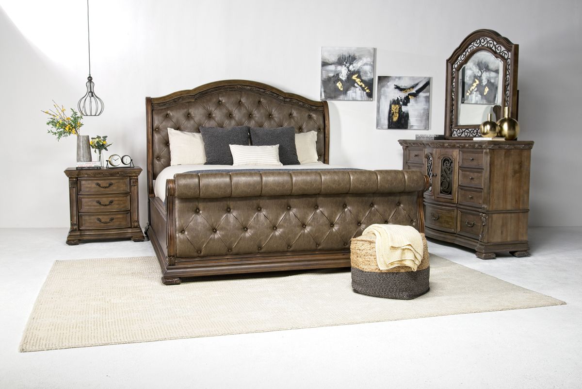 Durango Upholstered Sleigh Bed, Dresser & Mirror in Willadeene, Eastern King