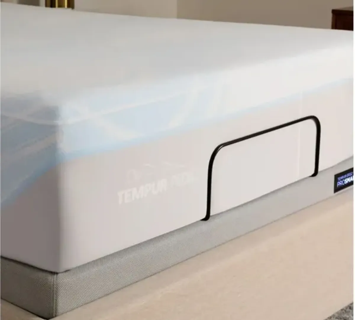 Tempur-Pedic Active Breeze Mattress Pad Protector in White, Queen