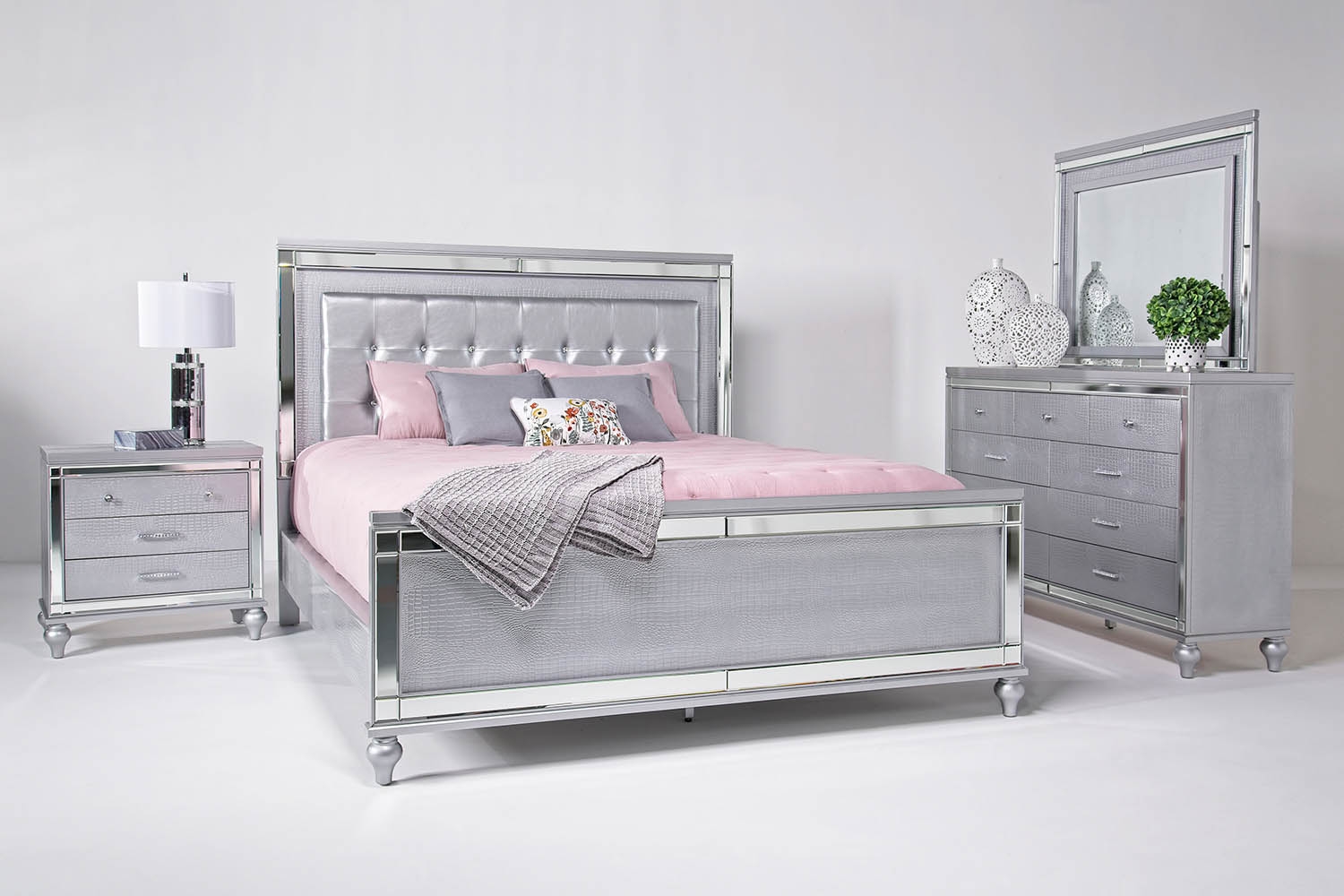 Valentino Panel Bed, Dresser, Mirror & Nightstand in Silver, Queen