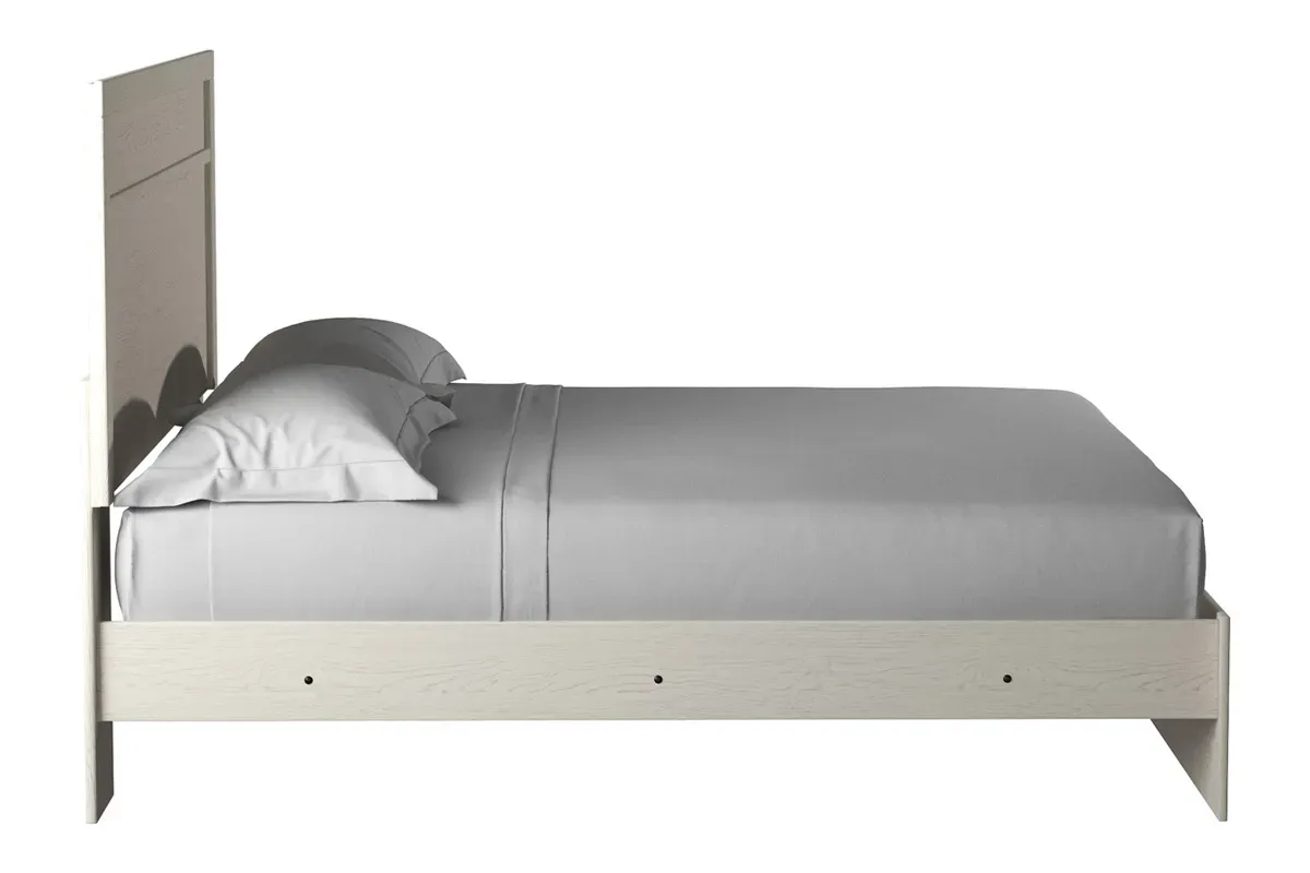 Stelsie Panel Bed in White, Eastern King