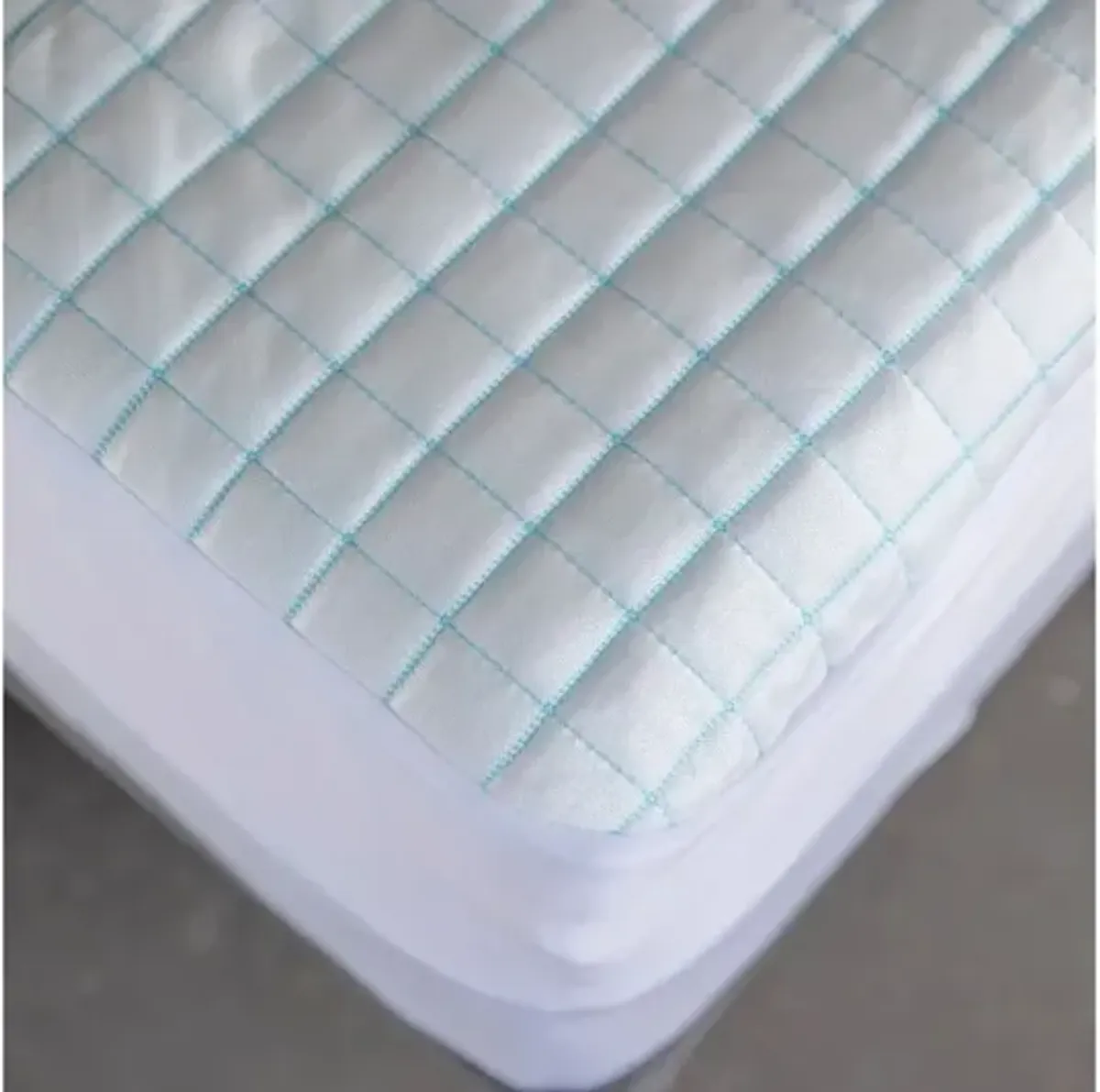 Cooling Ice Mattress Pad Protector in White, Queen