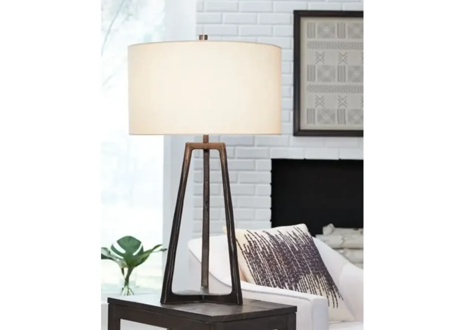 Wynlett Table Lamp