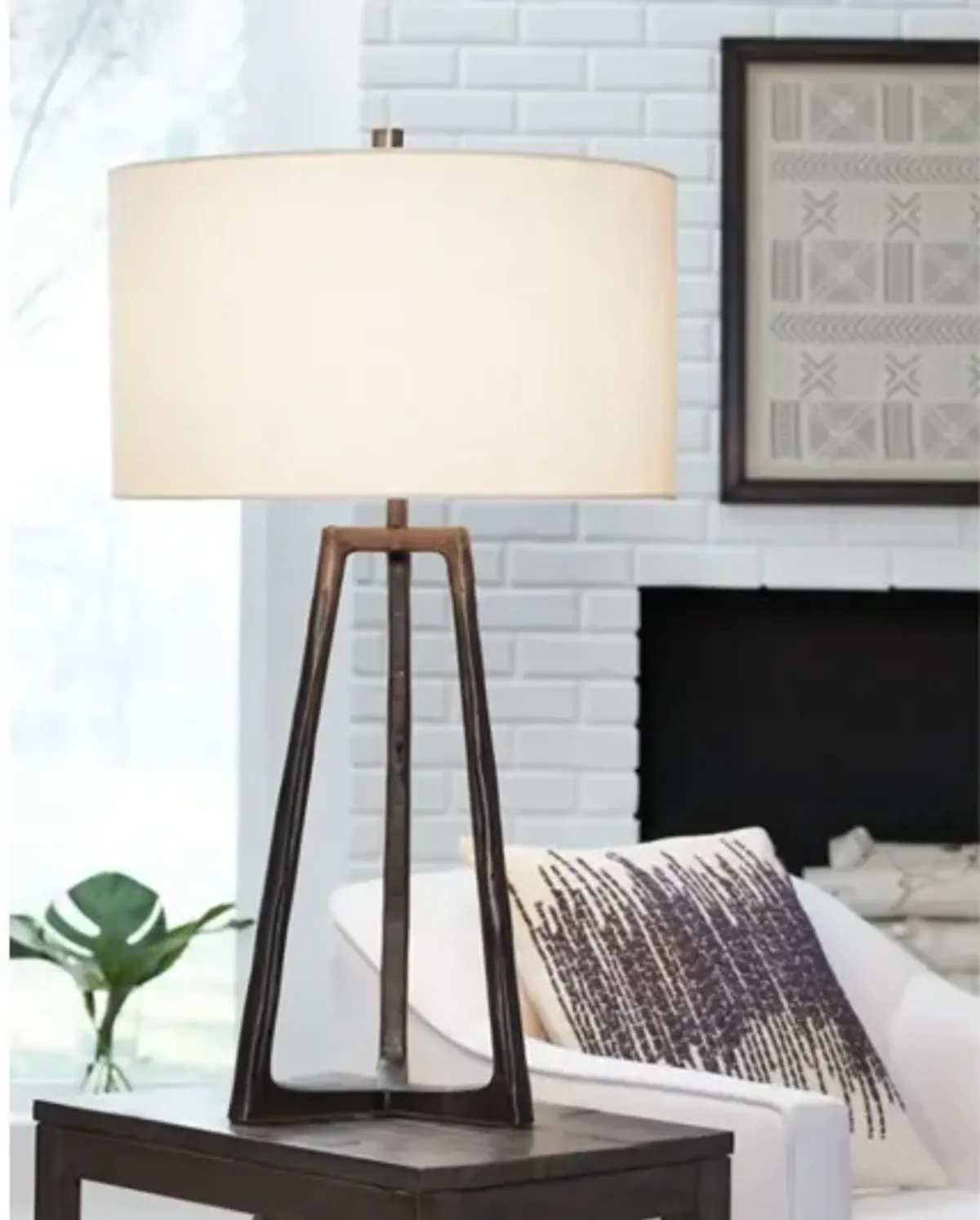 Wynlett Table Lamp