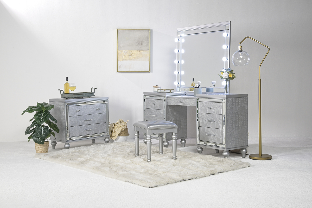 Valentino Vanity, Mirror & Stool in Silver