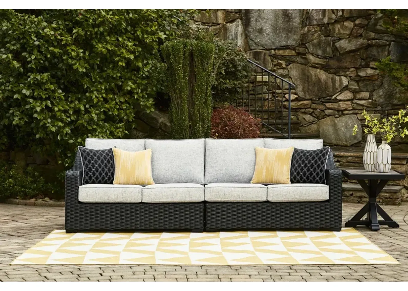 Beachcroft 2-Pc Outdoor Sectional