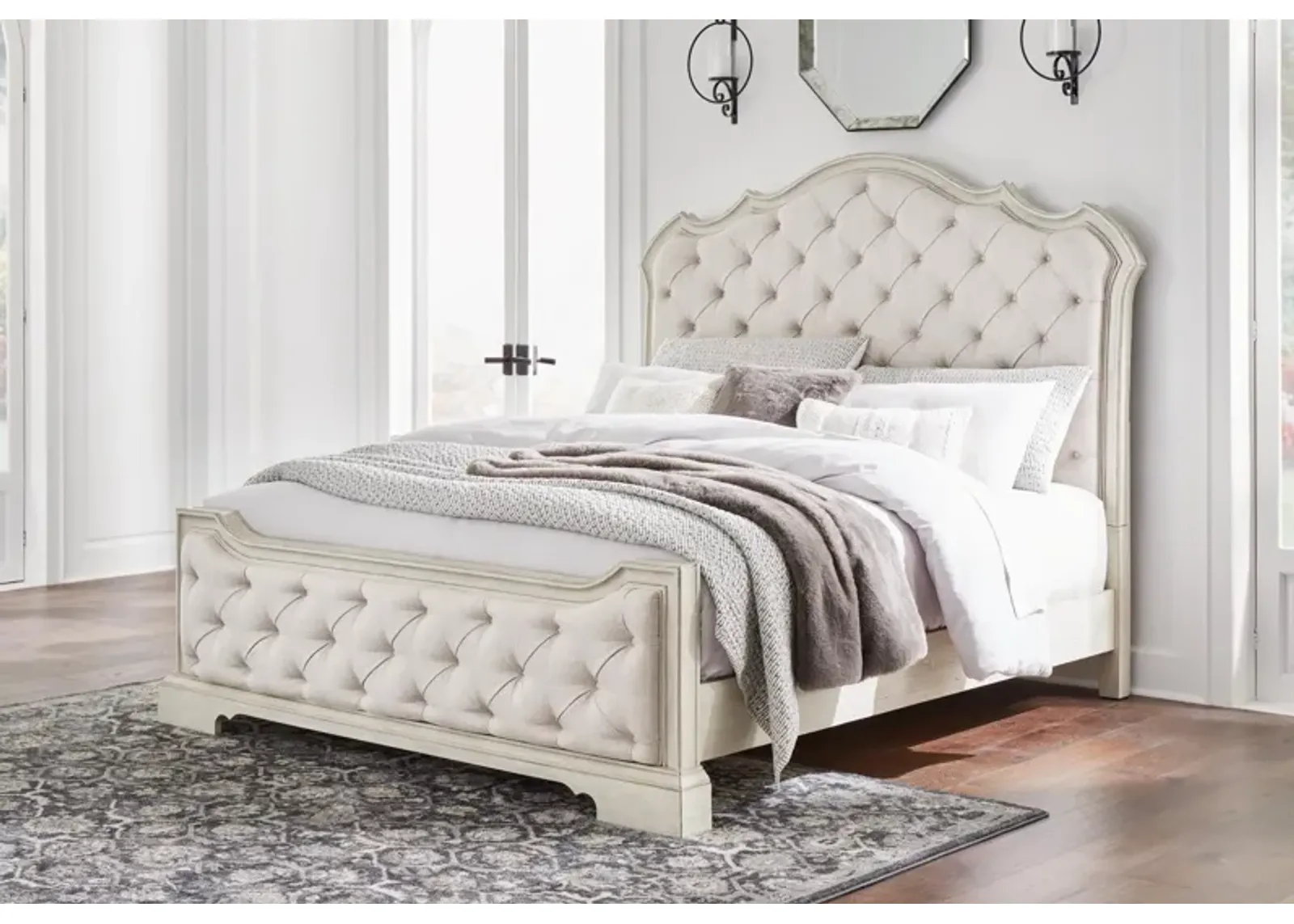 Arlendyne King Upholstered Bed