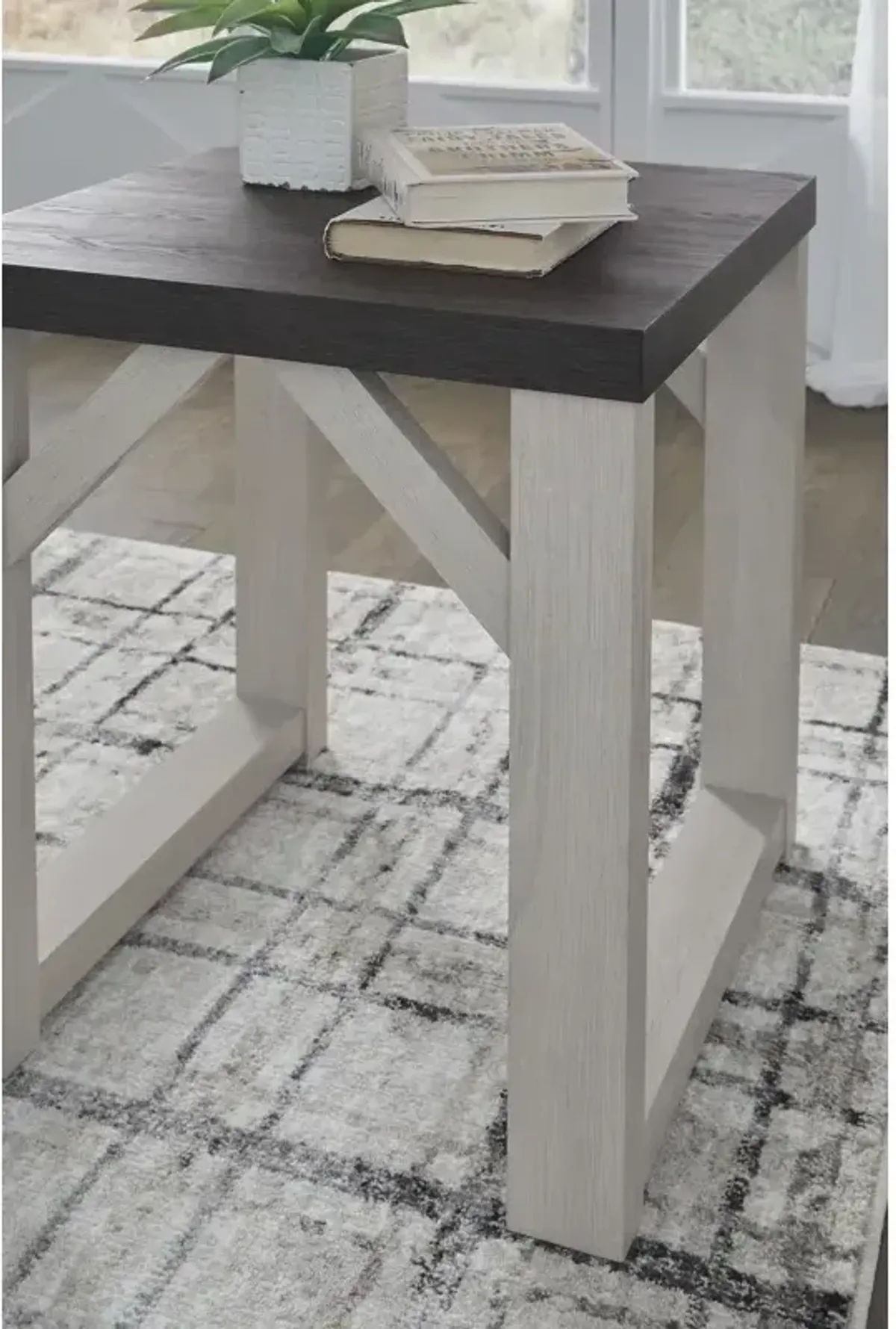 Dorrinson Table (Set of 3)