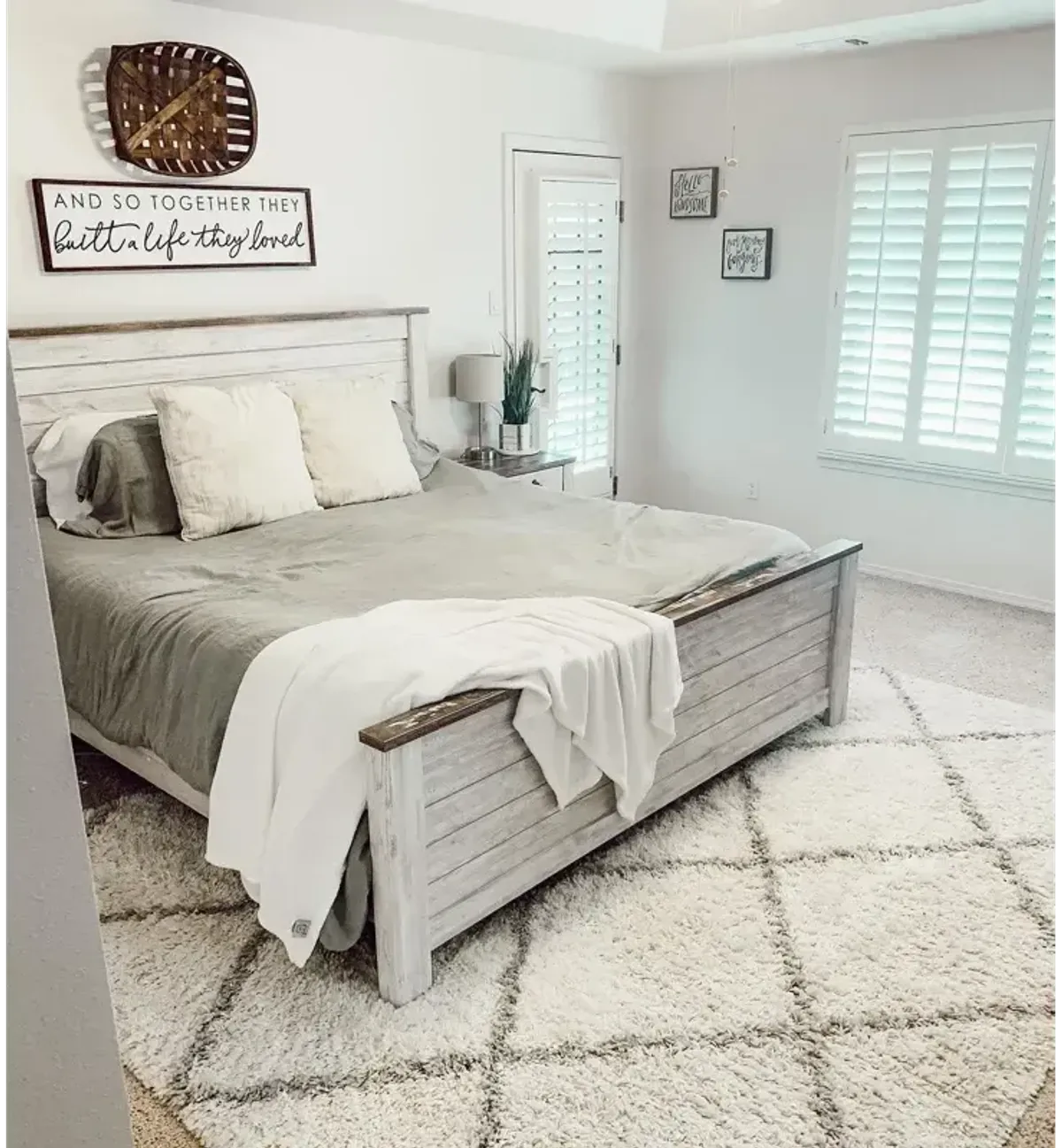 Willowton Panel Bed