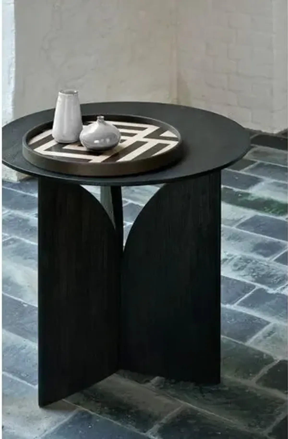 Fin Round Side Table - Black Teak - Ethnicraft