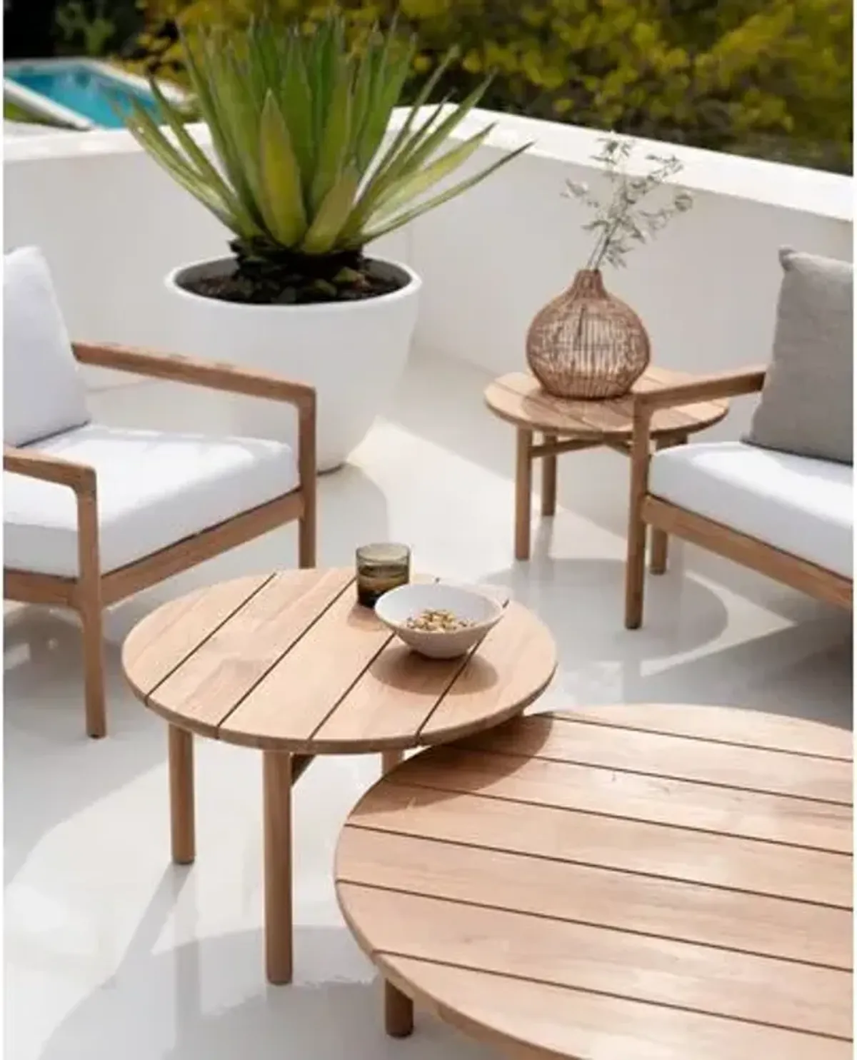 Quatro Outdoor Round Teak Coffee Table - Natural - Ethnicraft - Brown