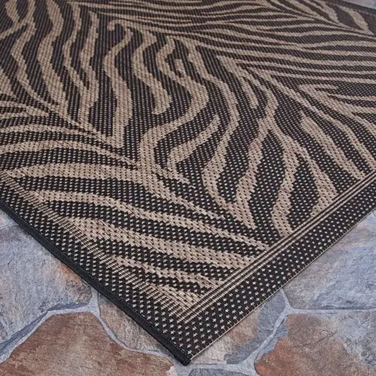 Recife Zebra Indoor/Outdoor Rug,Black/Cocoa - Black